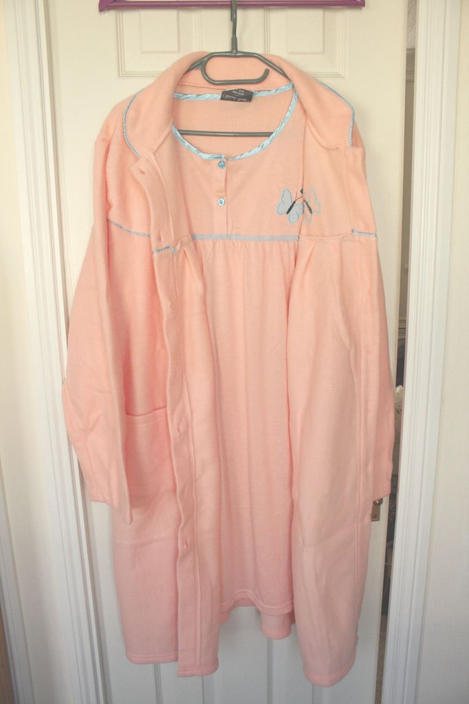 NEW Gabriella Vicenge Women's Peach Dressing Gown and Matching Nightie size M
