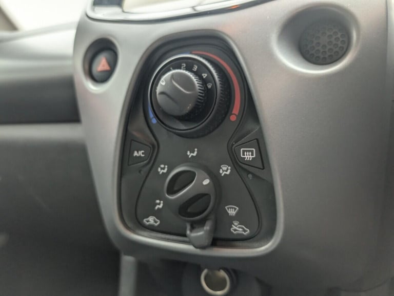 2019 Toyota AYGO 1.0 VVT-i x-play Hatchback 5dr Petrol Manual Euro 6 (71 ps) - AIR CON, DAB, HATC...