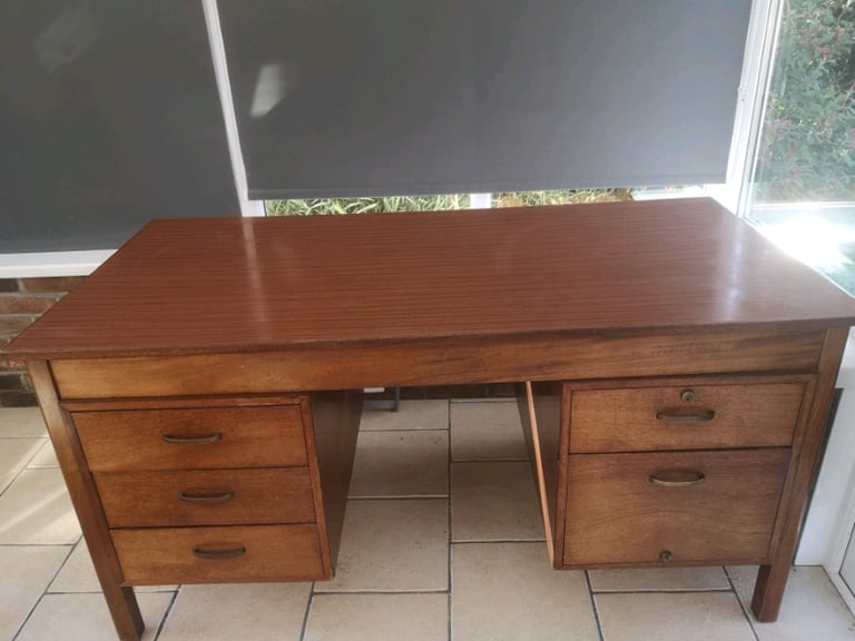 Desk - £10