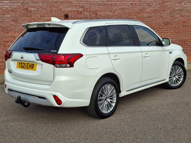 2021 21 Mitsubishi Outlander 2.4 PHEV Dynamic CVT Auto 4WD. 13.8kWh. 1 Owner.