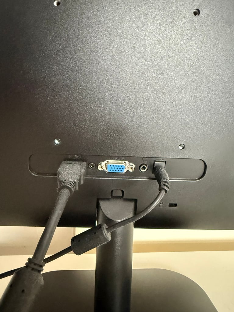 Gently Used AOC 22B2H - 22 inch FHD Monitor - £25 OBO