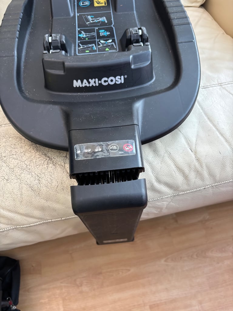 MaxiCosi Isofix base and PebblePro Car Seat