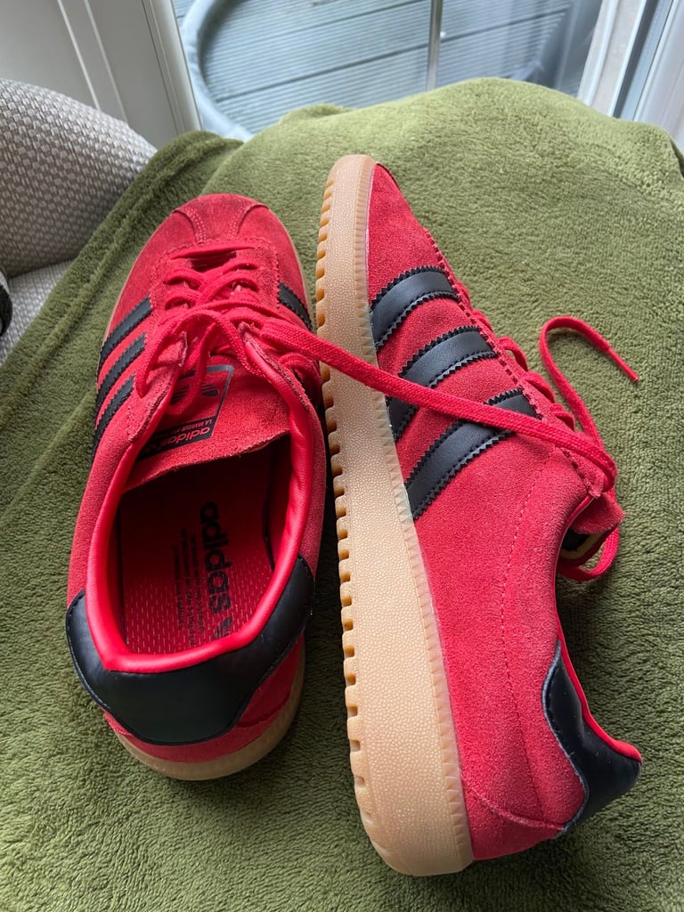 ADIDAS GAZELLES - RED - GOOD AS NEW - SIZE 7 RED RRP £90 ONLY £25