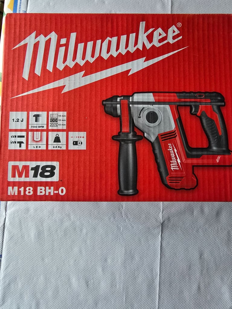 MILWAUKEE M-18 7piece kit with 2x 5.0Ah Batteries