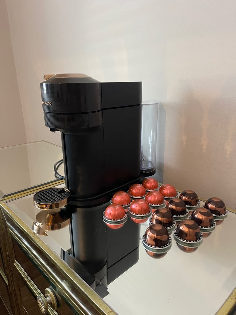 Nearly Brand New Nespresso Coffee Machine with FREE Coffee 