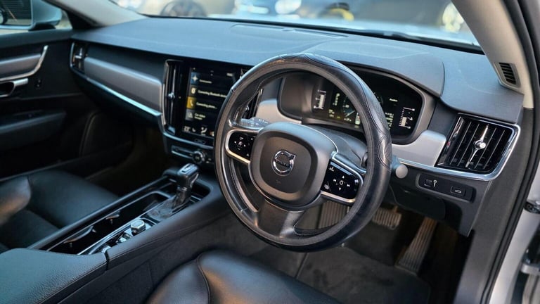 VOLVO S90 2.0 D4 Momentum Auto Euro 6 (s/s) 4dr 2018