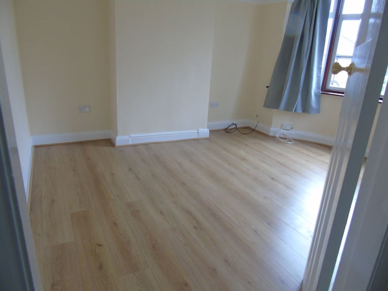 Very large 3 bedroom house for rent in the heart of Enfield EN8! Viewings start now