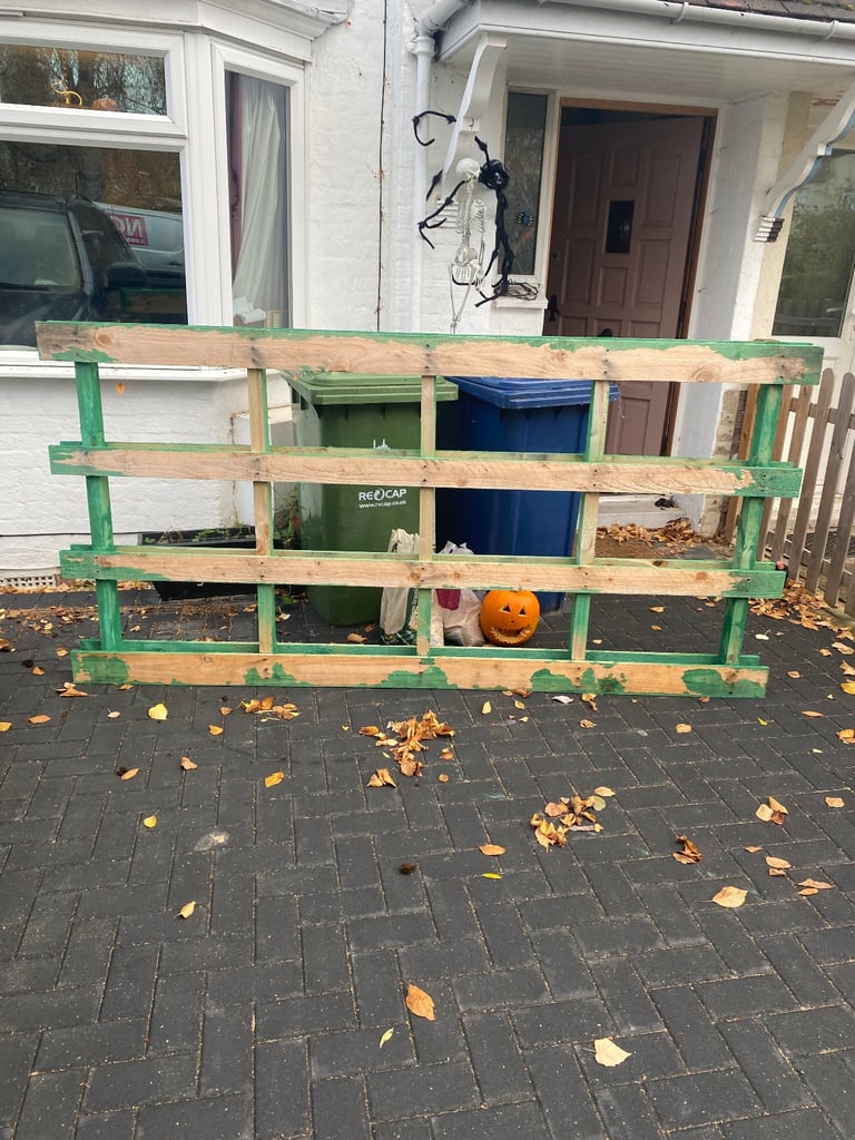 Free wood pallet