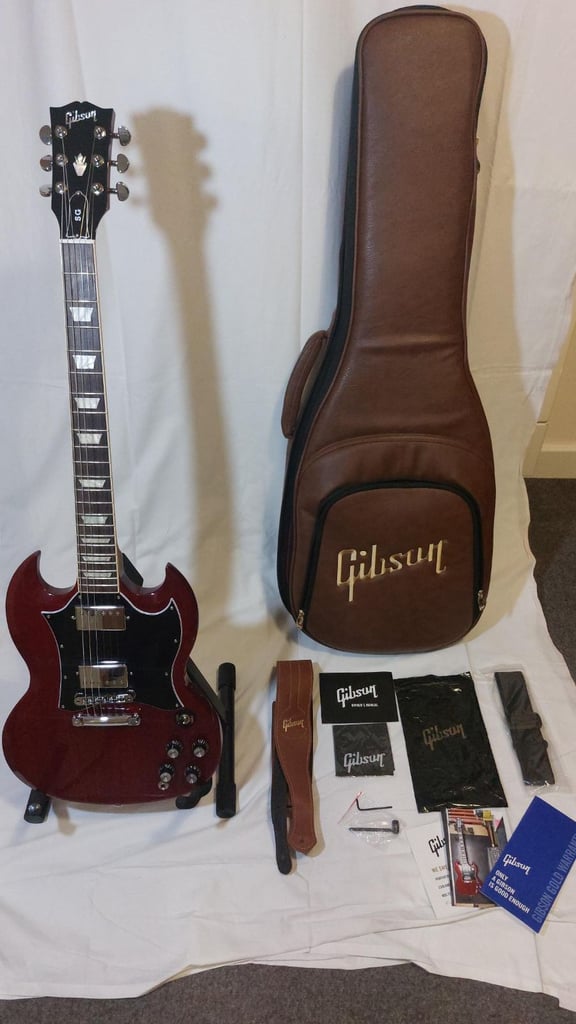 Gibson SG Standard, Heritage Cherry Finish + Soft Shell Case + New Gibson Leather Strap