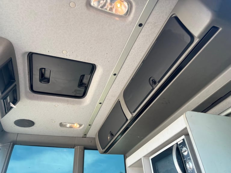 Mercedes-Benz ECONIC 1830 