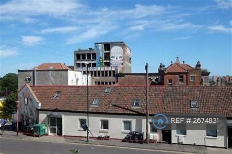 3 bedroom flat in Ninetree Hill, Bristol, BS1 (3 bed) (#2674831)