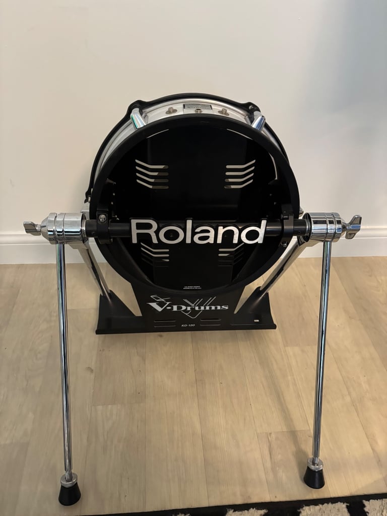 6 piece Electric Roland Drum kit plus hardware