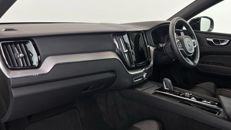 2022 Volvo XC60 2.0 B5P R DESIGN 5dr AWD Geartronic ESTATE PETROL Automatic