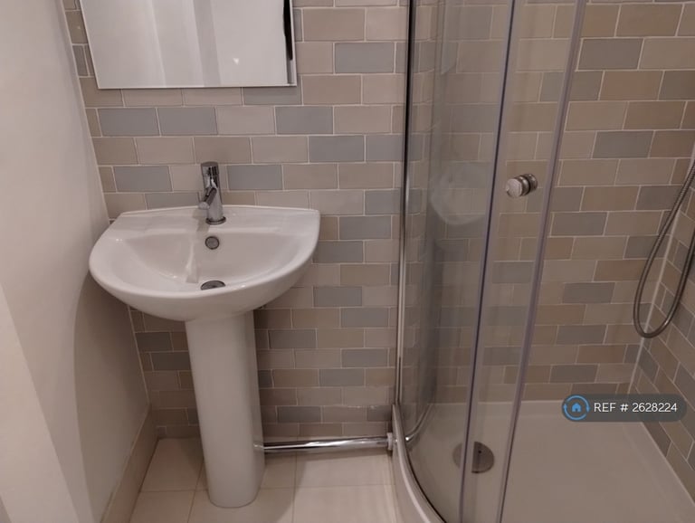 2 bedroom house in Lancaster Cottages, Richmond Upon Thames, TW10 (2 bed) (#2628224)