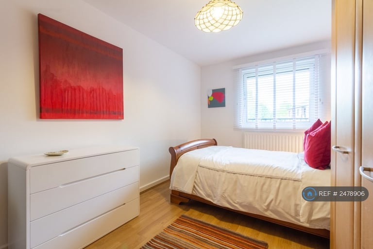 1 bedroom flat in Cooper Close, London, SE1 (1 bed) (#2478906)