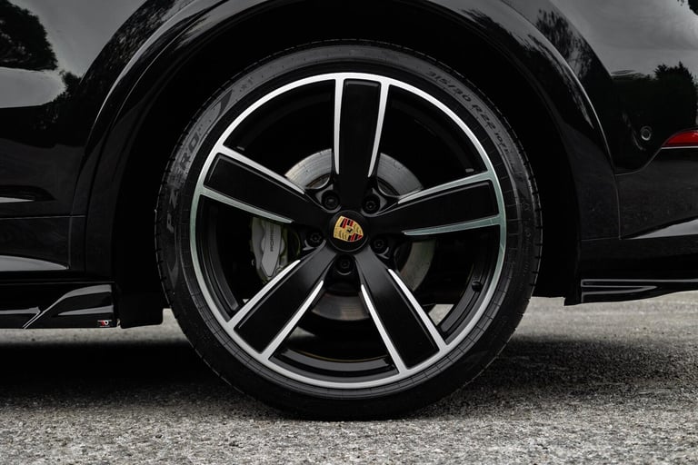 2023 Porsche Cayenne 3.0 V6 E-Hybrid 17.9kWh Platinum Edition TiptronicS 4WD Euro 6 (s/s) 5dr (3 ...