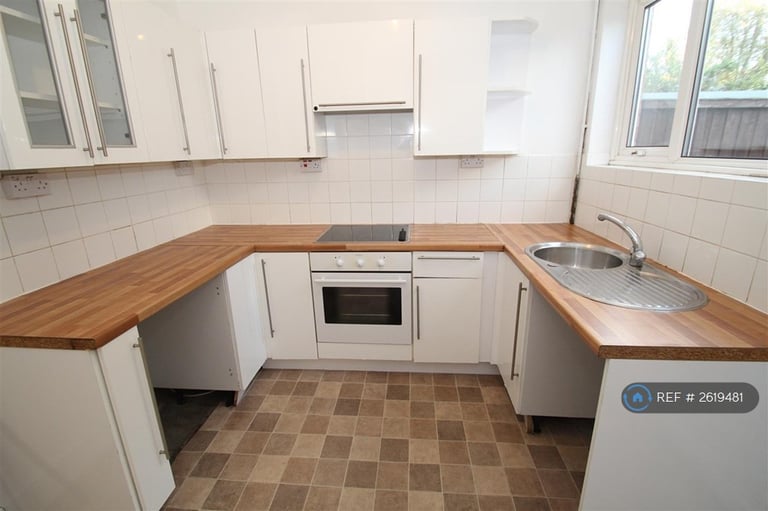 3 bedroom house in Weir Gardens, Rayleigh, SS6 (3 bed) (#2619481)