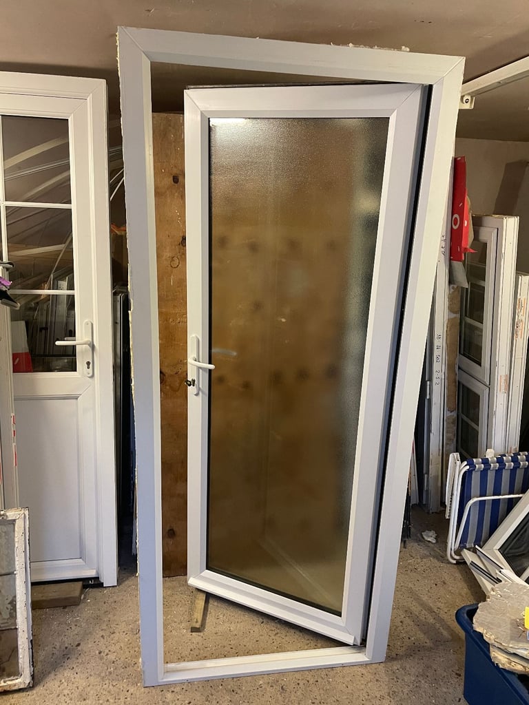 UPVC DOOR 208 x 91 cm NEW (LESS THAN 6 MONTHS OLD) - UPVC THERMAL DOUBLE GLAZED DOOR (REF: DX126)