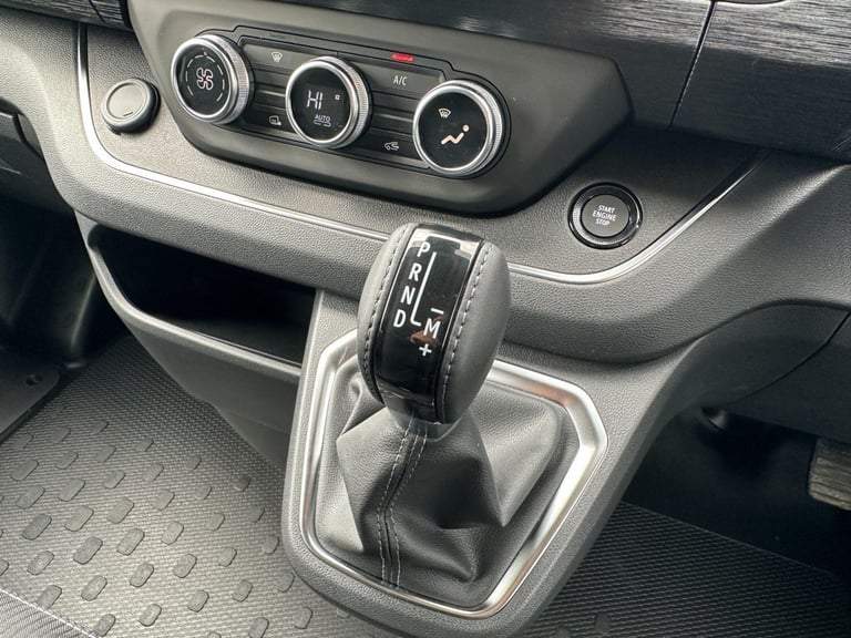 2024 Renault Trafic 2.0 dCi Blue 30 Extra Sport Crew Van EDC LWB Euro 6 (s/s) 6dr WINDOW VAN Dies...