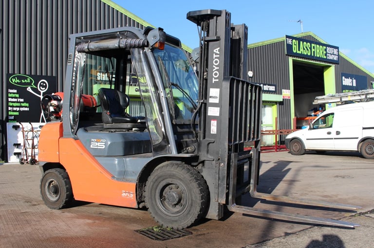 Toyota 02 8FGF25  Gas Forklift
