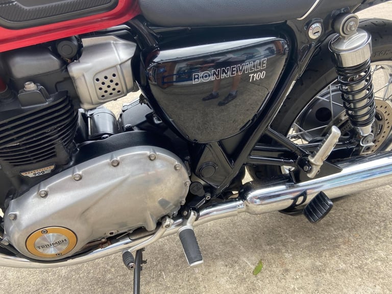 TRIUMPH BONNEVILLE T100, IMMACULATE ! 
