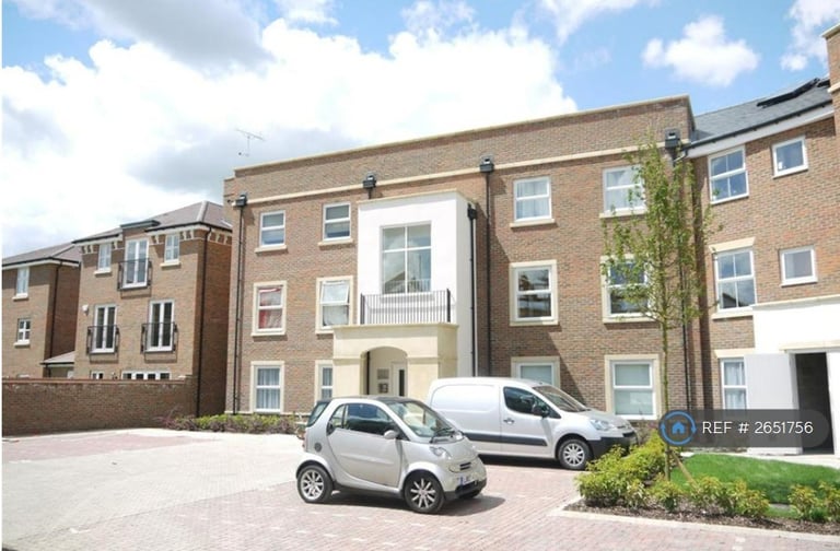 2 bedroom flat in Sentry House, Ickenham, Uxbridge, UB10 (2 bed) (#2651756)