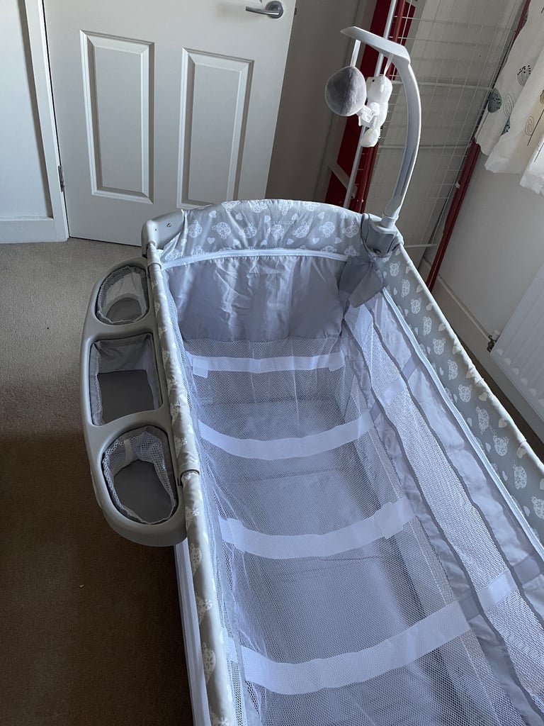 Hauck Travel Cot - lightweight & compact, perfect for sleepovers 