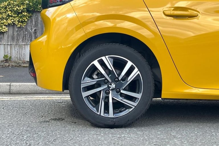 2023 Peugeot 208 1.2 PureTech 100 Allure Premium + 5dr HATCHBACK PETROL Manual
