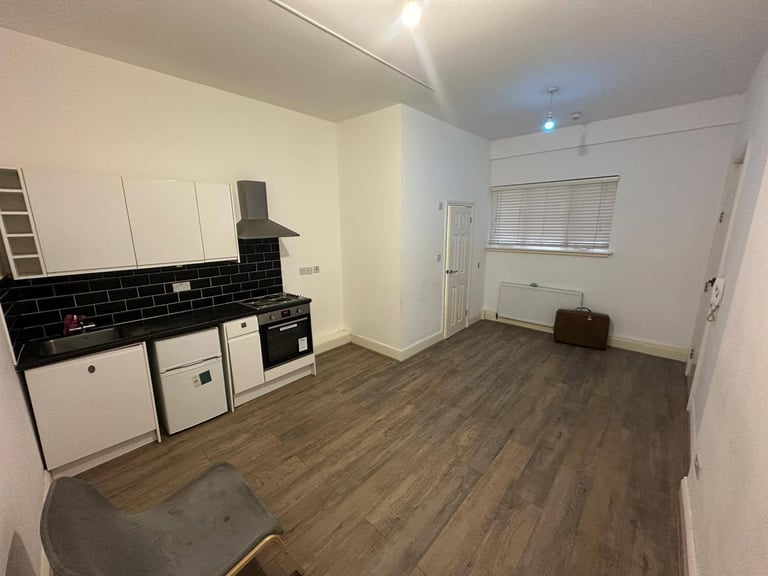 image for BENEFITS ACCEPTED - Self-Contained Studio Flat Available in Hither-Green Lewisham SE13
