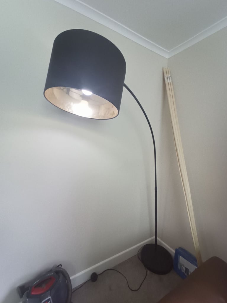 ACTUALLY FREE - Lamp 