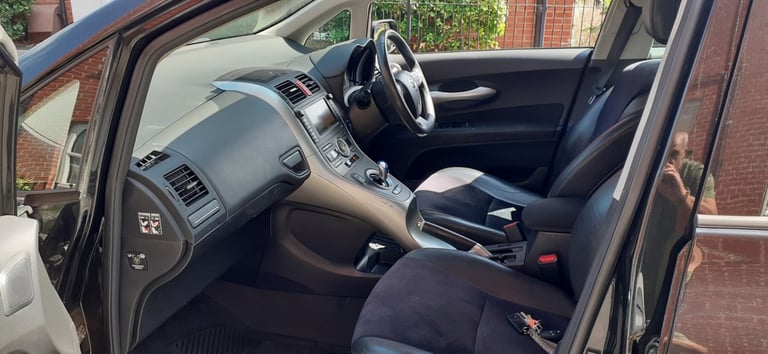 2010 Toyota Auris Hybrid Spirit SE Nav Genuine low miles 78000 only