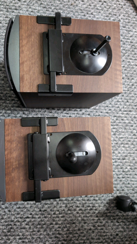 Mordaunt-short Aviano 1 walnut bookshelf speakers