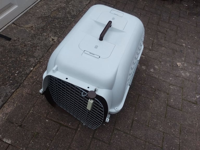 Pet carrier - collection only 