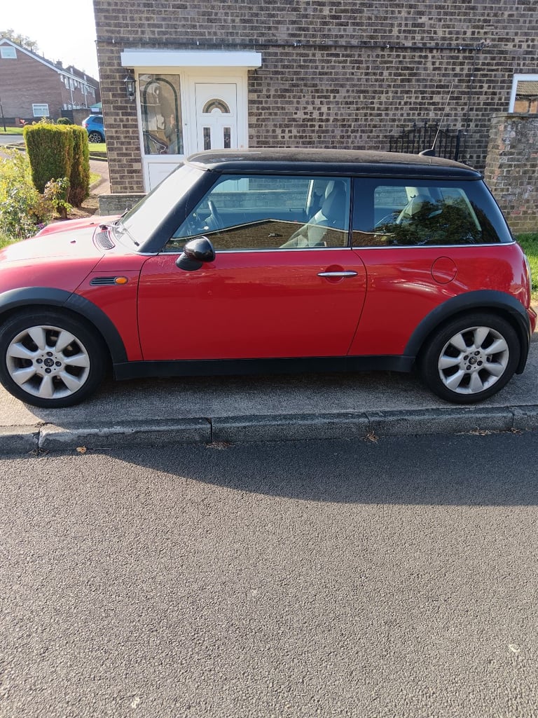 Breaking Mini R50 Cooper 1.6 petrol 2005, chilli red