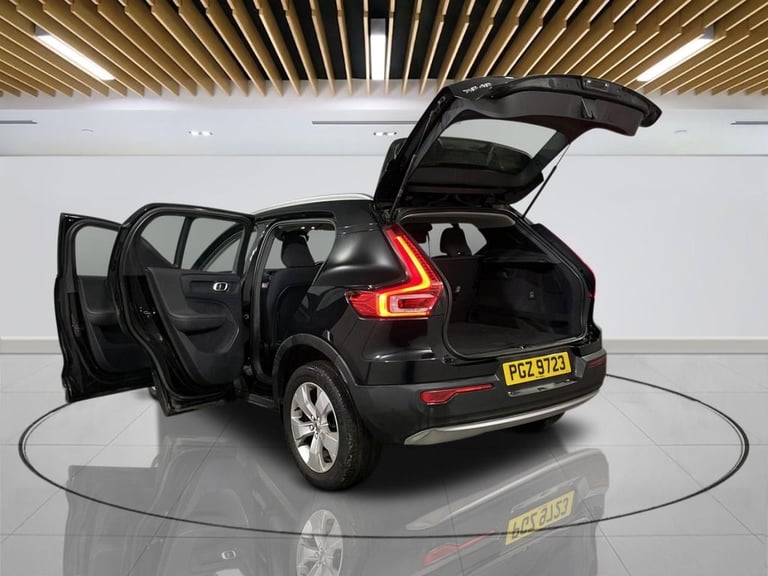 2020 Volvo XC40 2.0 D3 MOMENTUM 5d 148 BHP Estate Diesel Automatic