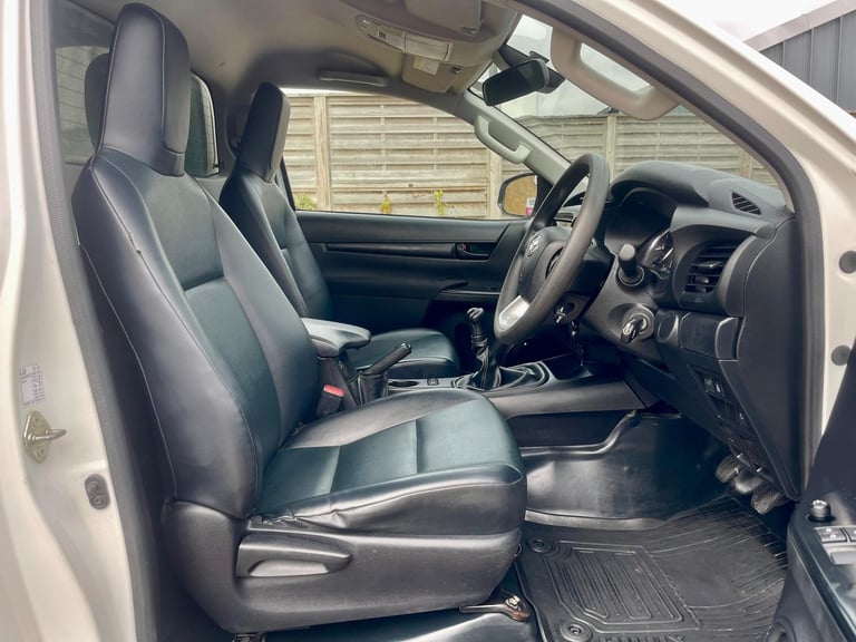 Toyota Hilux D-4D 150 ACTIVE 4WD SINGLE CAB WITH TRUCKMAN TOP
