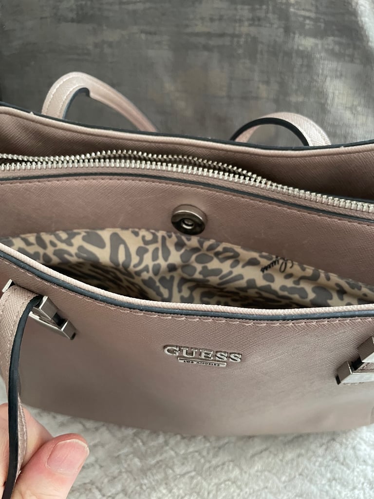 Ladies Guess handbag 