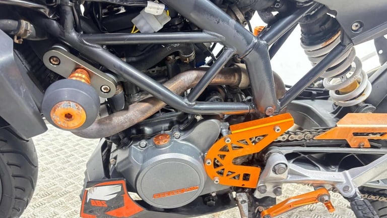 KTM Duke 2014 31K GREAT RUNNING SUPERMOTO BIKE 125CC 15BHP