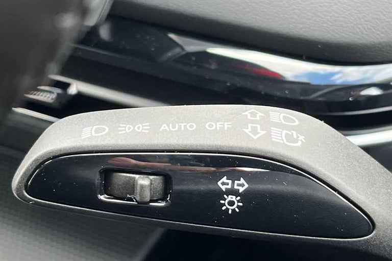 2025 MG MG4 64kWh Trophy Long Range Hatchback 5dr Electric Auto (203 ps) Hatchback Electric Autom...