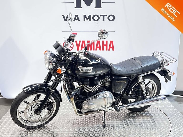 TRIUMPH BONNEVILLE 865 - 2011 - 1900 miles
