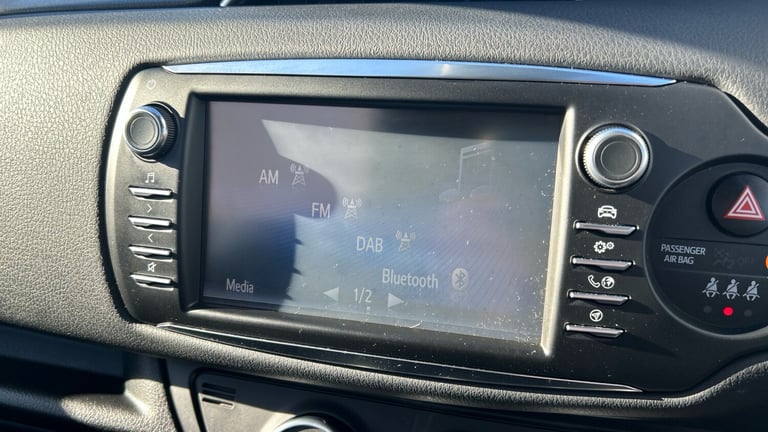 2019 Toyota Yaris 1.5 VVT-i Y20 5dr [Bi-tone] HATCHBACK PETROL Manual