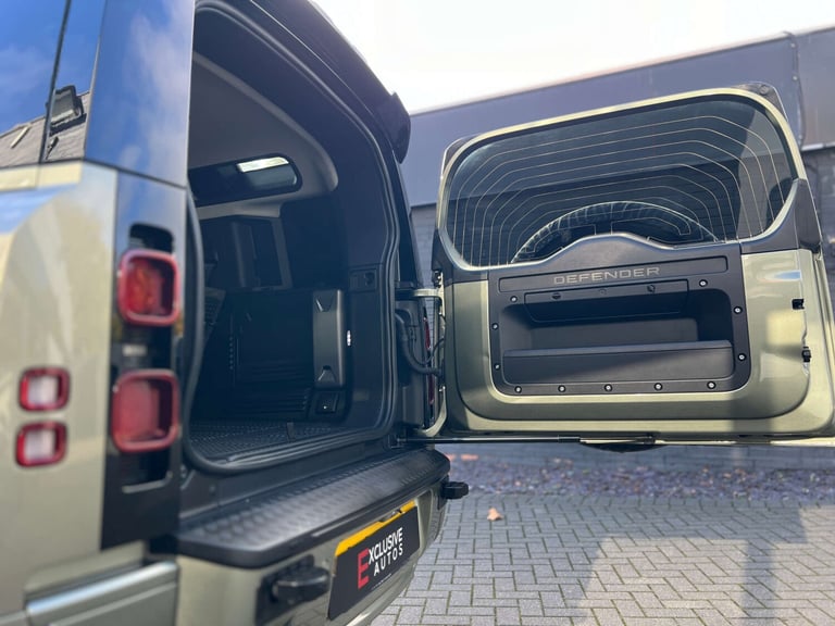 2020 Land Rover Defender 110 2.0 SD4 S SUV + BODYKIT + 22 ALLOYS + 5dr Diesel Auto 4WD Euro 6 (s/...