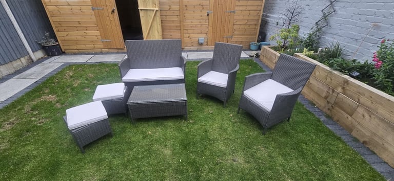 Garden set and loungers 