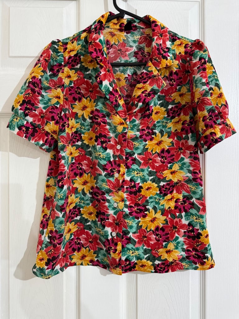 Red top/shirt floral