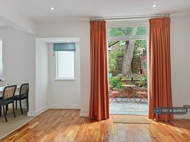 2 bedroom flat in Hartington Road, Toxteth, Liverpool, L8 (2 bed) (#2646833)