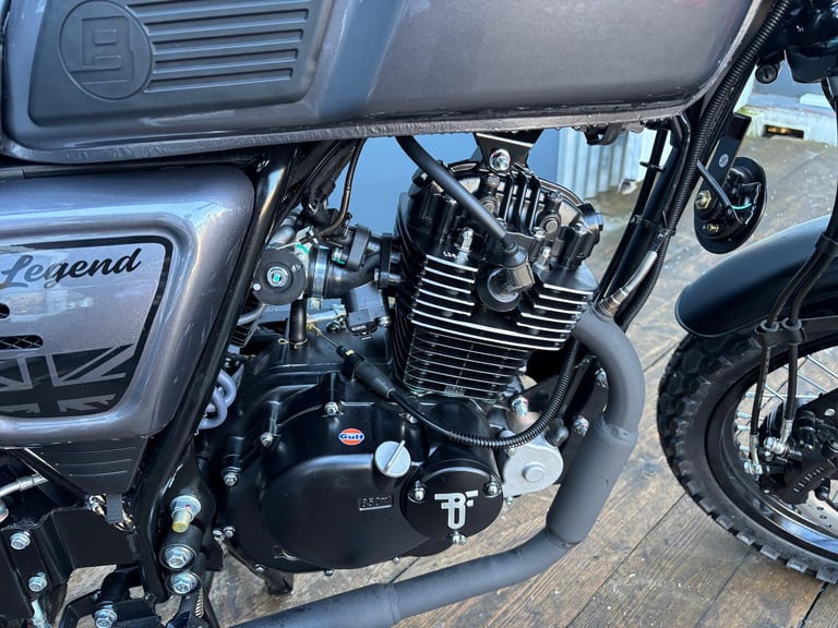 BIKE OF THE WEEK - Bluroc Legend 125cc Scrambler Motorcycle Mutt Bullit 125 