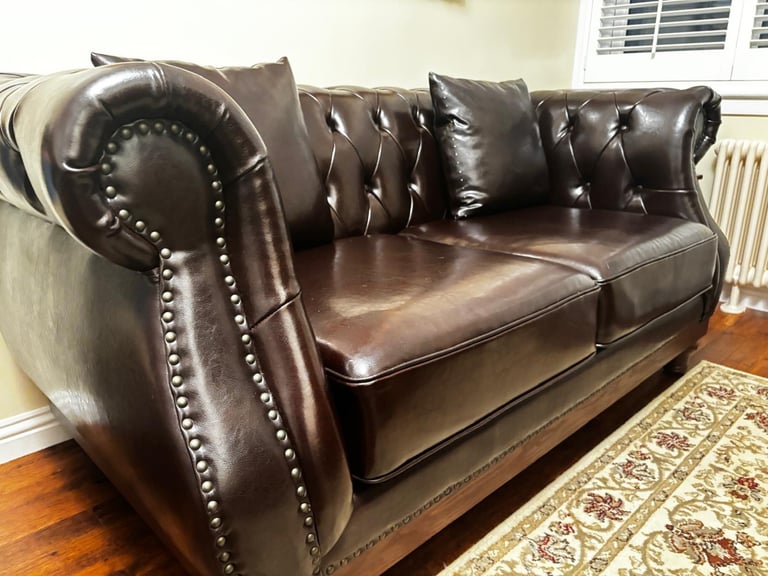 Henbury chesterfield sofa