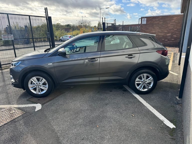 2019 Vauxhall Grandland X 1.2 Turbo SE 5dr HATCHBACK Petrol Manual