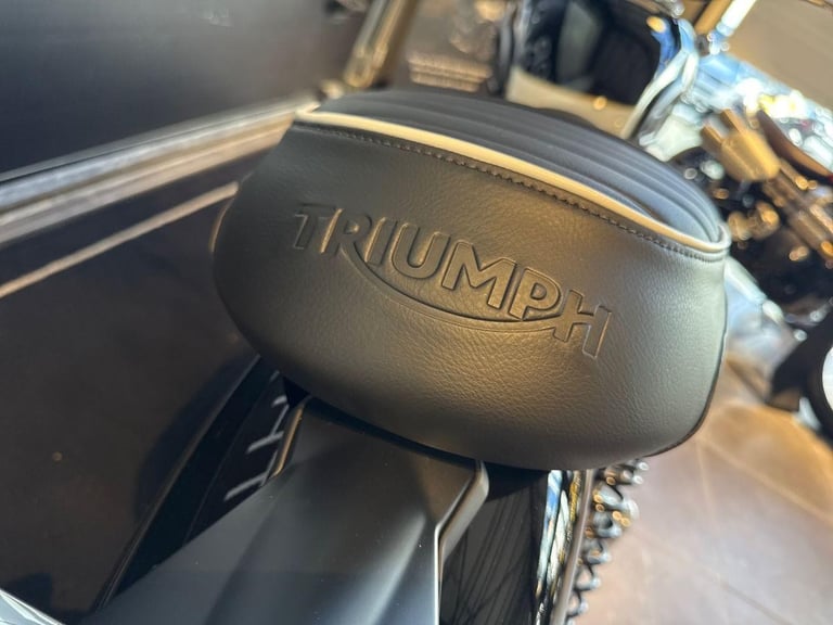 2025 Triumph Bonneville T120 PREMIUM TWIN COLOUR Petrol black 6 Speed