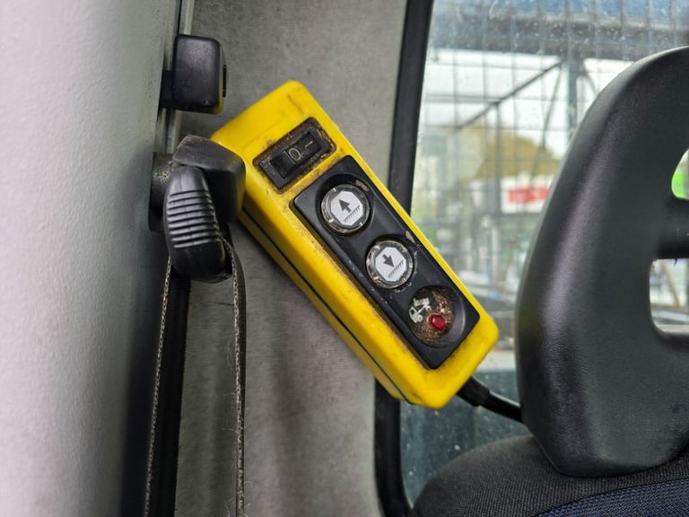 2019 Iveco Daily 3.0D HPI 65C caged Tipper in white, 45,000 miles, 1 owner, Euro 6 ULEZ, 6-s TIPP...